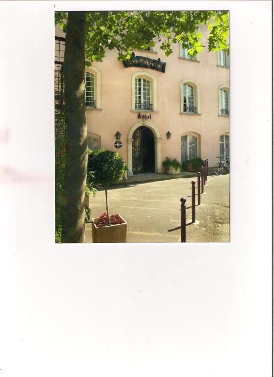 Les Echevins Hotel Tarascon Exterior photo